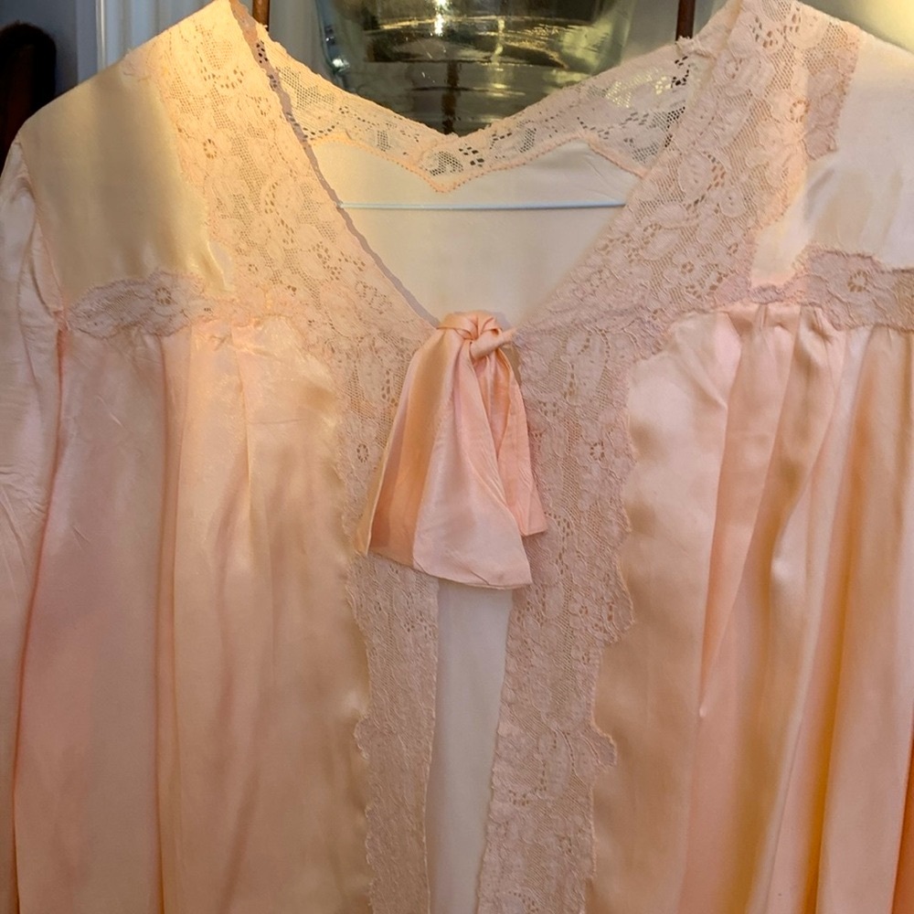 Vintage Sleep Jacket- Soft peachy pink with elegant lace trim- Lovely piece!